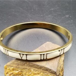 Time is ticking heirloom hinge bracelet B816